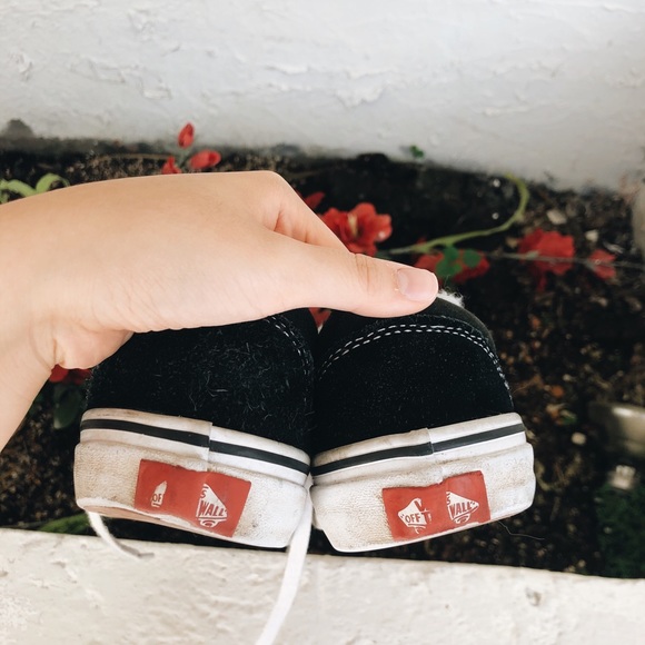 Old Skool Black Vans - Picture 3 of 5